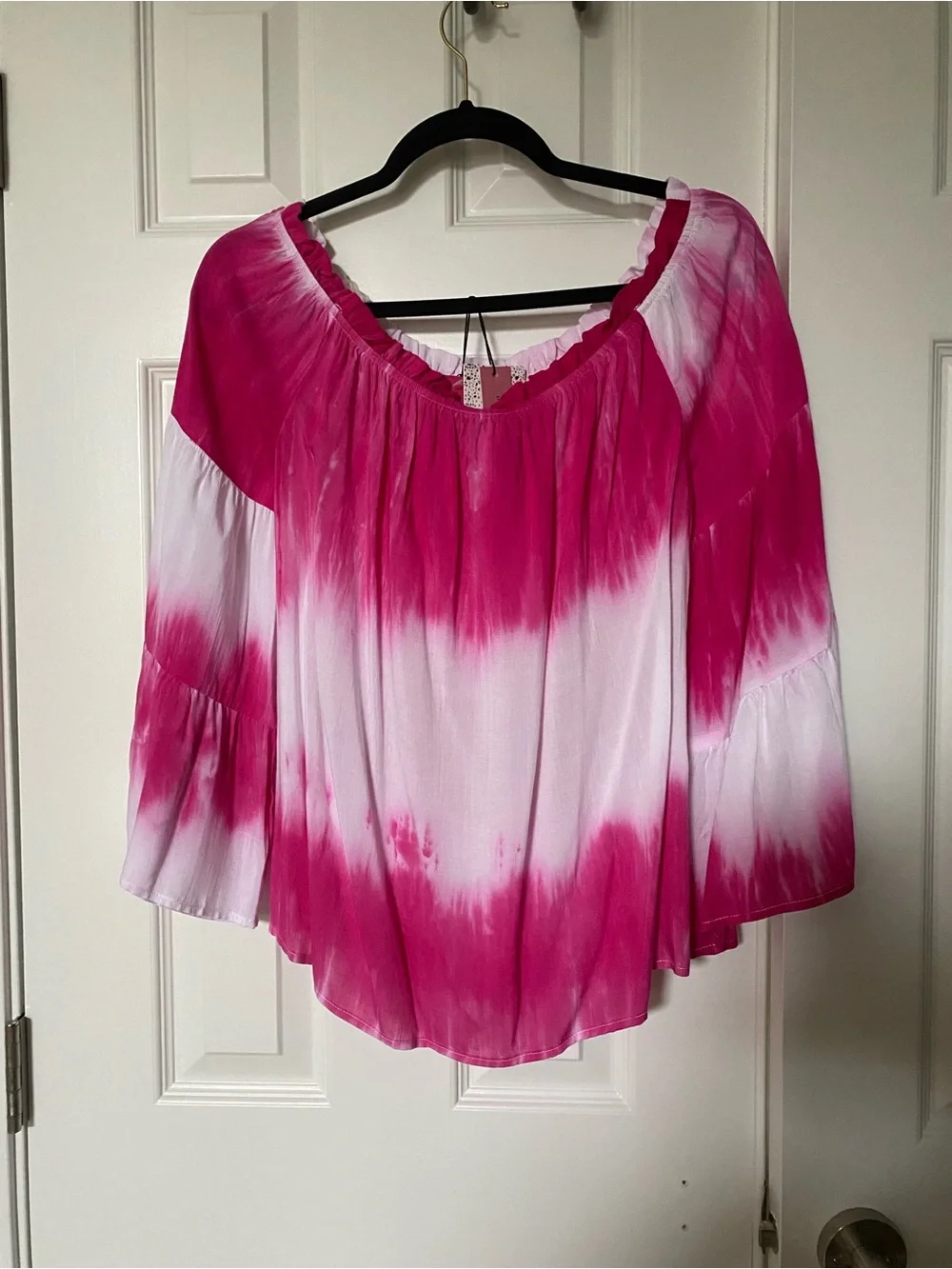 Andree By Unit Hot Pink and White tiered bell sleeve shirt Size Medium NWT